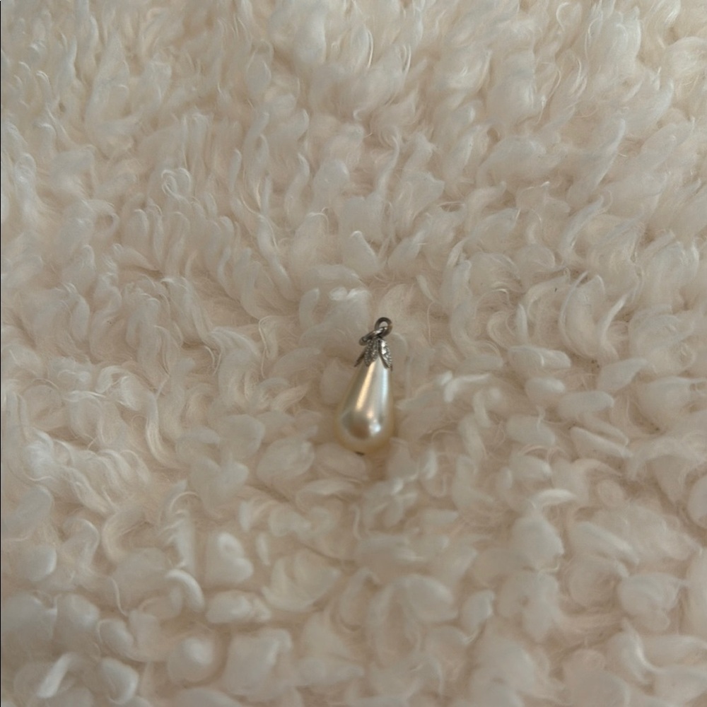 Lustrous Teardrop Pearl Pendant in Cream with Silver Bail
